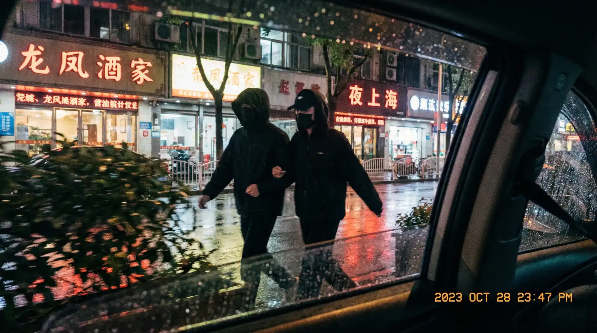 最新版在线中文 - 顶流明星深夜密会现场抓拍照片